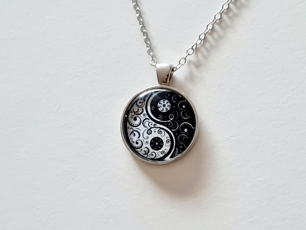 collier yin yang argentée acier inoxydable